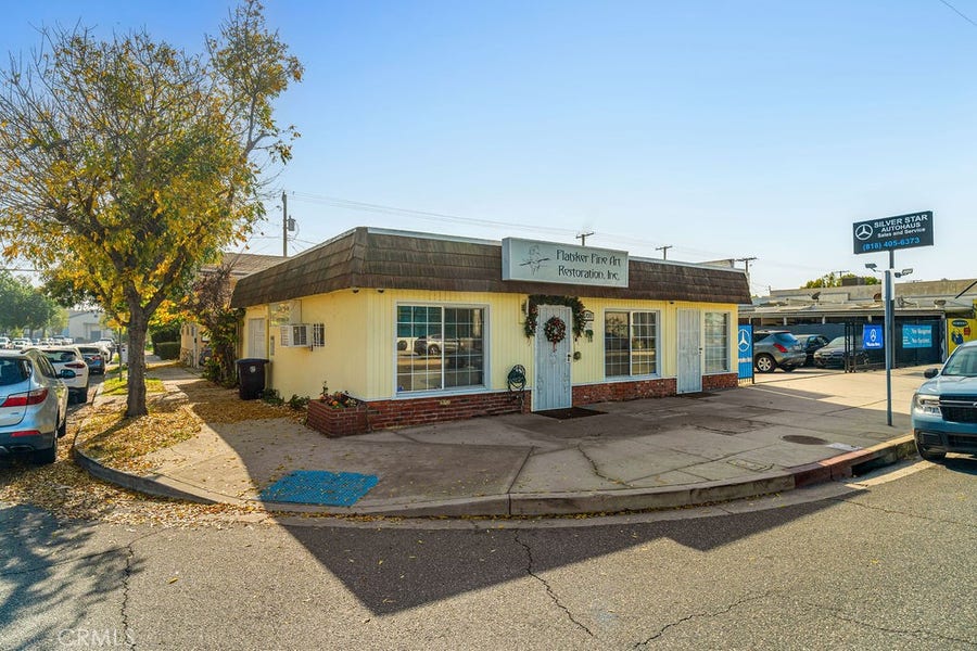 Property photo for 2200 W Burbank Boulevard, Burbank, CA