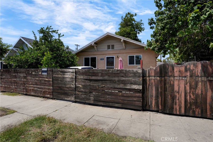 Property photo for 135 E 60th Street, Los Angeles, CA
