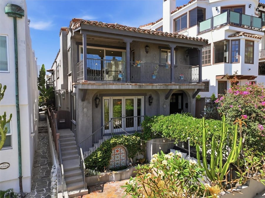 Property photo for 221 24th Street, Manhattan Beach, CA