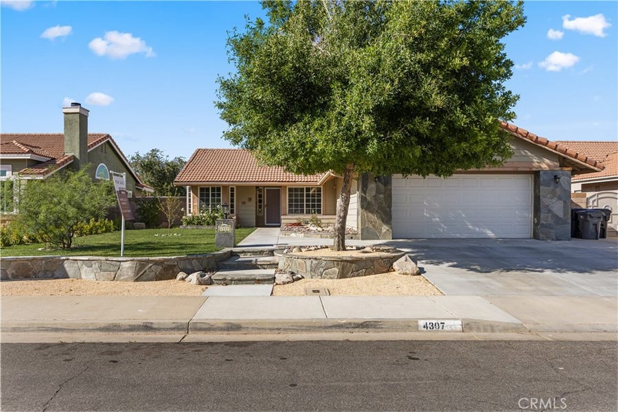 Property photo for 4307 Vitrina, Palmdale, CA
