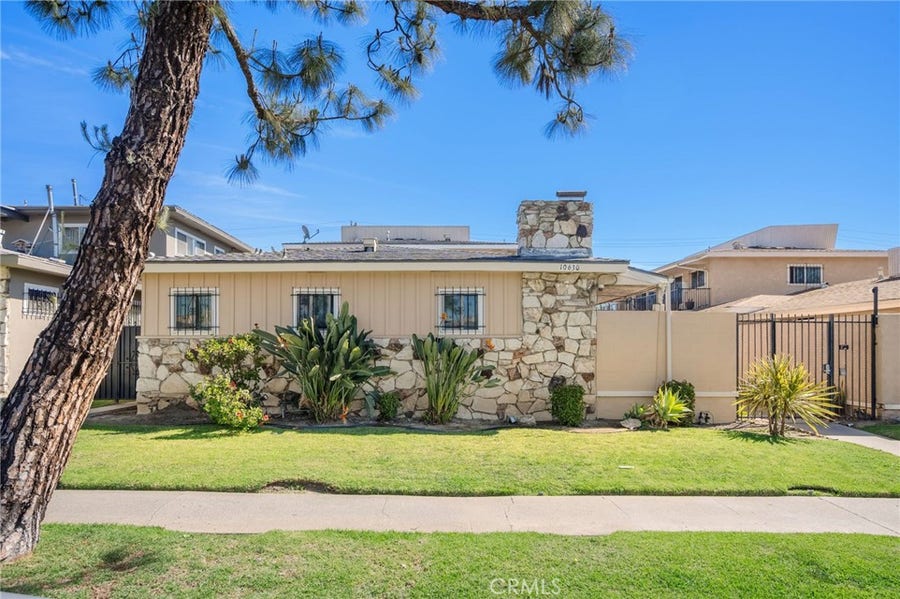 Property photo for 10632 Crenshaw Blvd, Inglewood, CA
