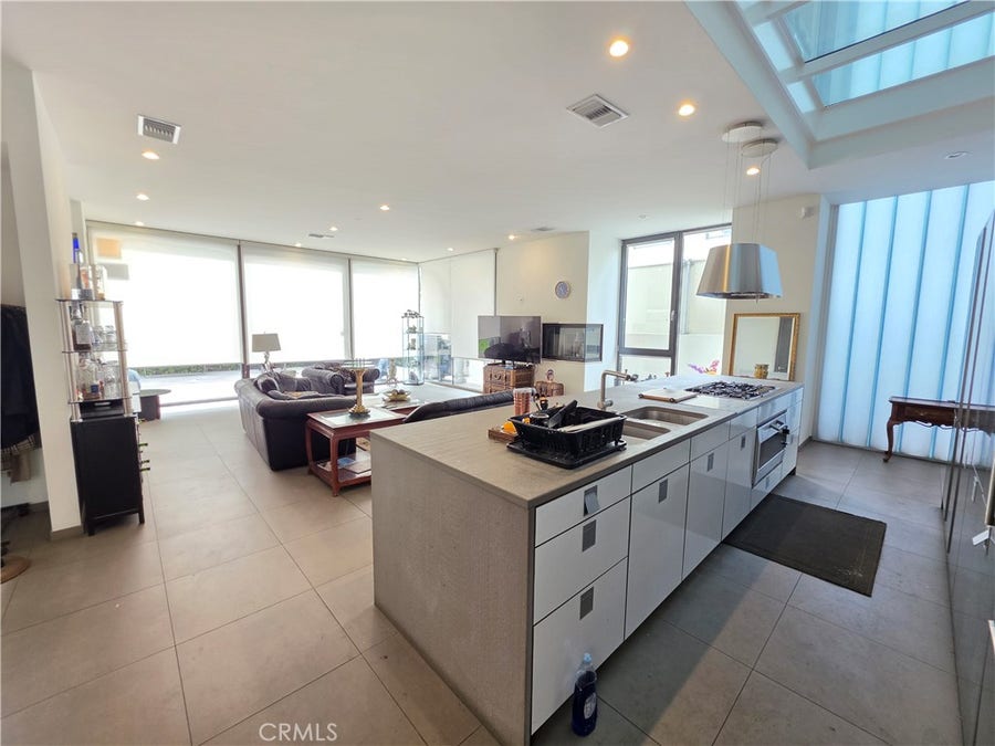 Property photo for 9 Temple, Long Beach, CA