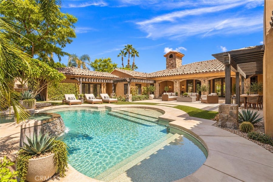 Property photo for 725 Dogwood W, Palm Springs, CA