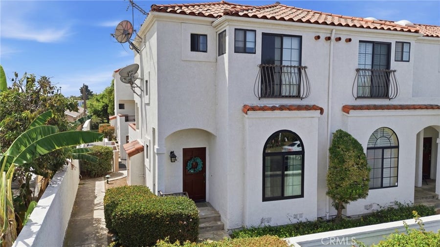 Property photo for 516 W 219th Street W, #6, Carson, CA