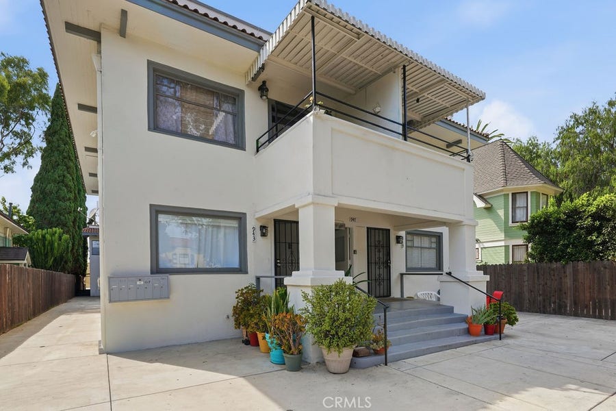 Property photo for 943 Chestnut Avenue, Long Beach, CA