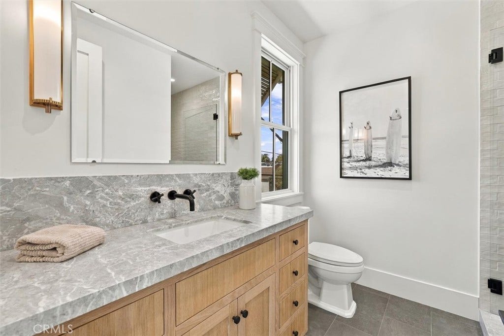 1002 10th, Manhattan Beach, CA 90266