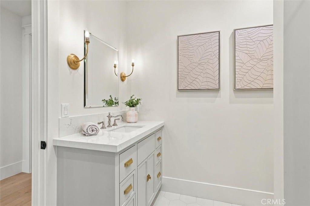 1002 10th, Manhattan Beach, CA 90266
