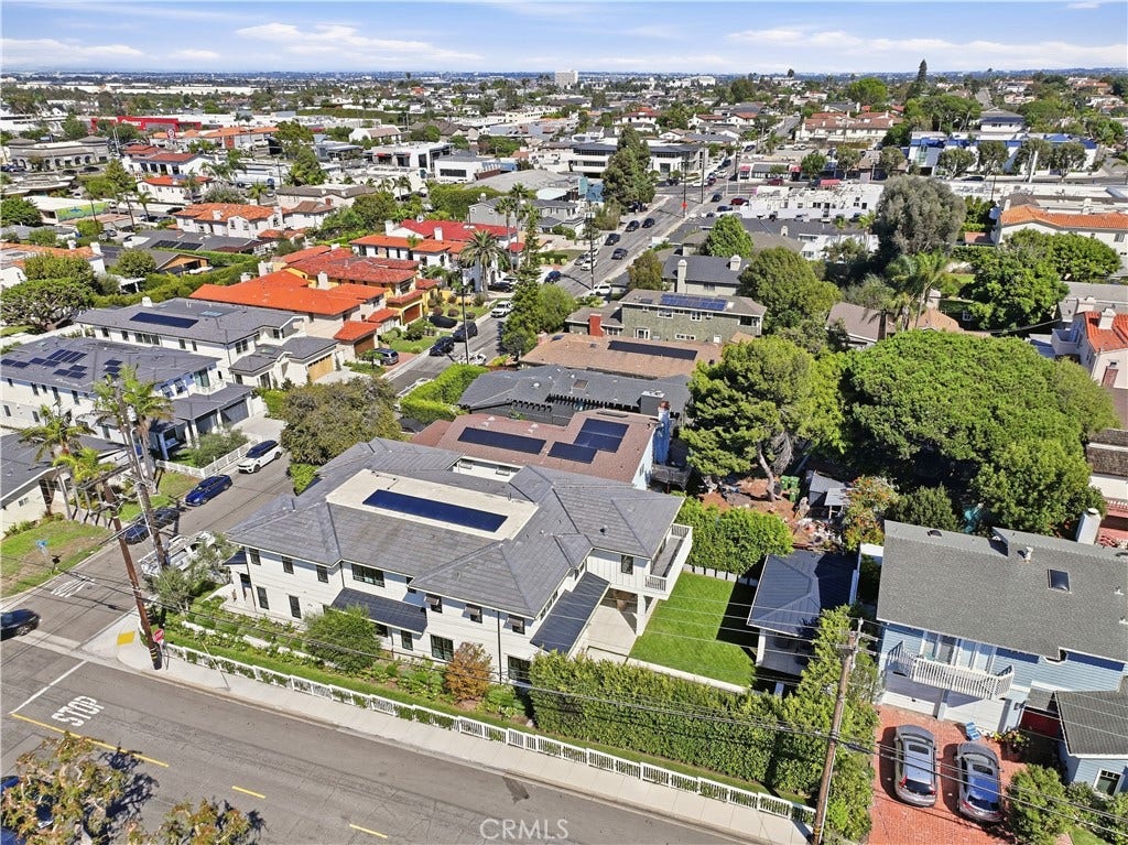 1002 10th, Manhattan Beach, CA 90266
