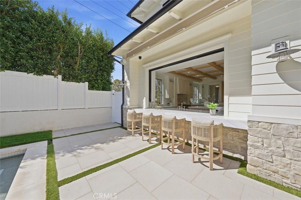 1002 10th, Manhattan Beach, CA 90266