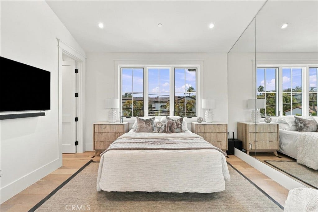 1002 10th, Manhattan Beach, CA 90266