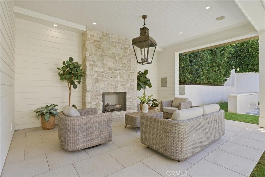 1002 10th, Manhattan Beach, CA 90266