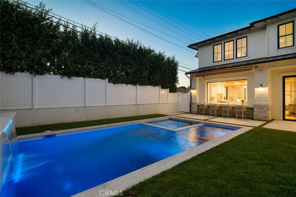 1002 10th, Manhattan Beach, CA 90266
