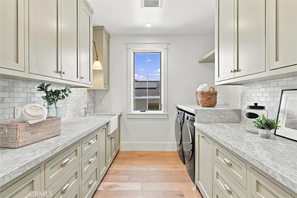 1002 10th, Manhattan Beach, CA 90266