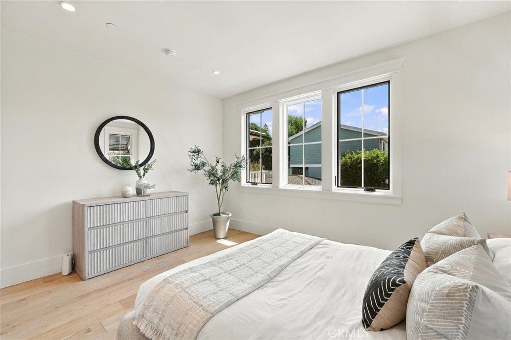 1002 10th, Manhattan Beach, CA 90266