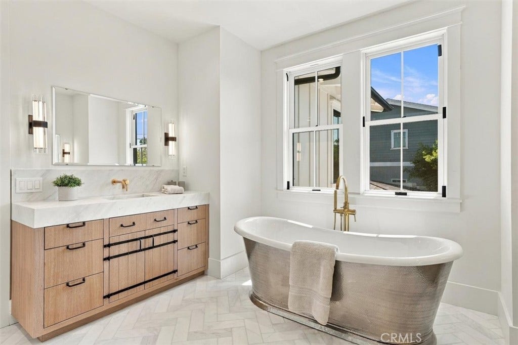 1002 10th, Manhattan Beach, CA 90266