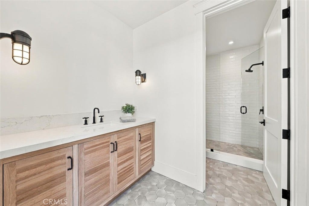 1002 10th, Manhattan Beach, CA 90266