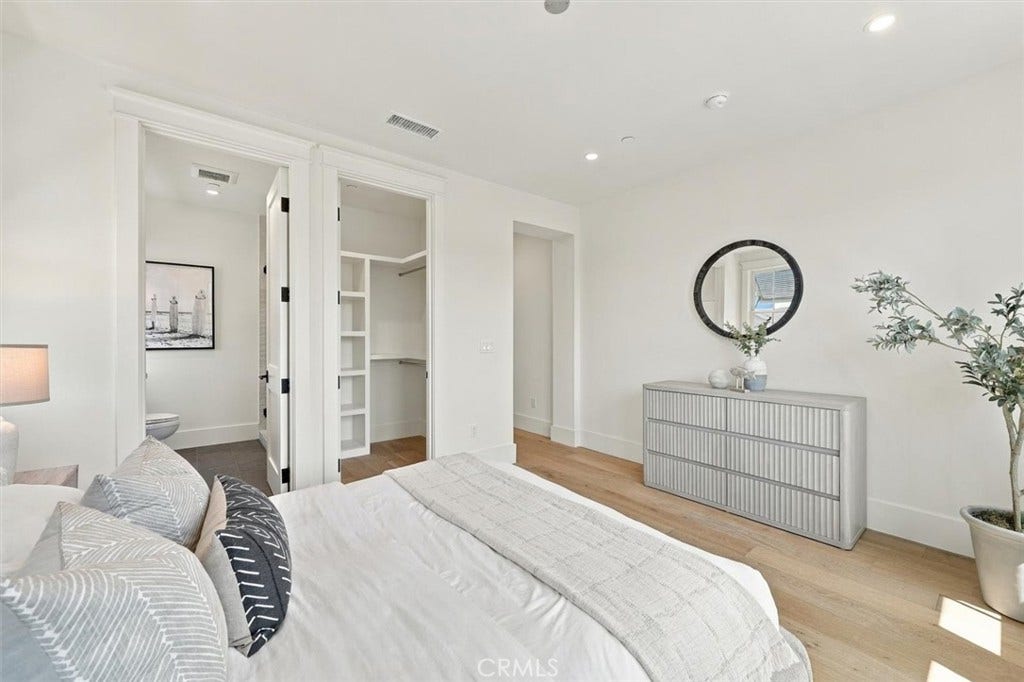 1002 10th, Manhattan Beach, CA 90266