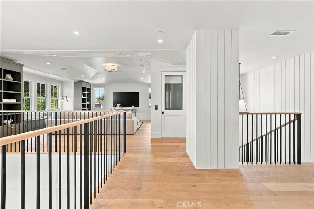1002 10th, Manhattan Beach, CA 90266