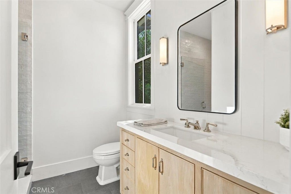 1002 10th, Manhattan Beach, CA 90266