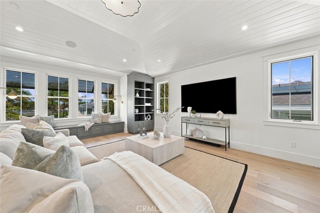 1002 10th, Manhattan Beach, CA 90266
