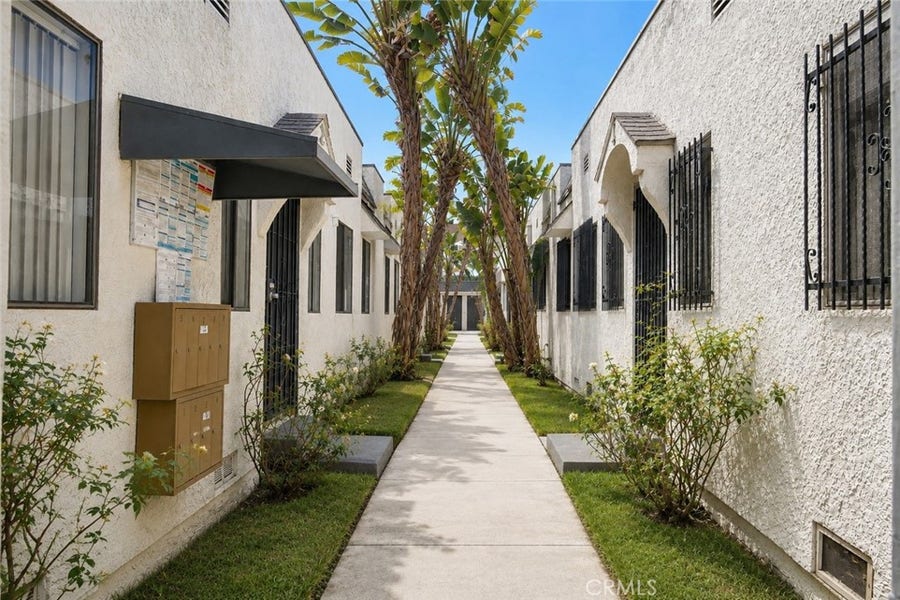 Property photo for 526 W 47th St, Los Angeles, CA