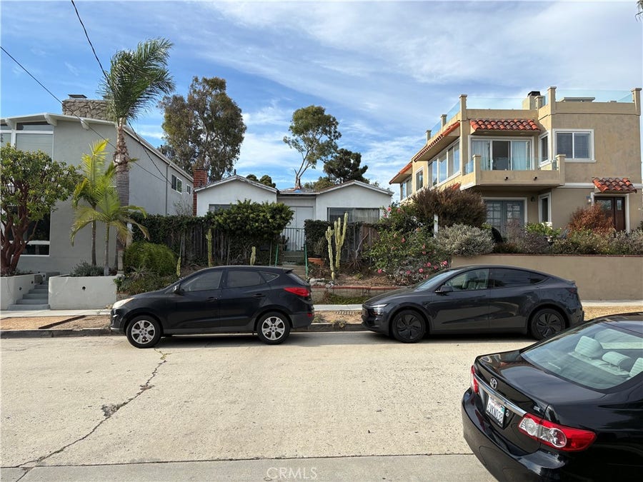 Property photo for 735 Longfellow Avenue, Hermosa Beach, CA