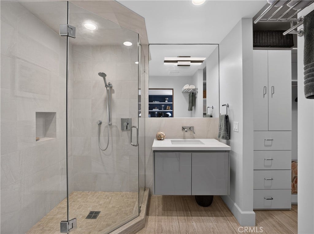 737 Esplanade, Redondo Beach, CA 90277 737 Esplanade, Redondo Beach, CA 90277