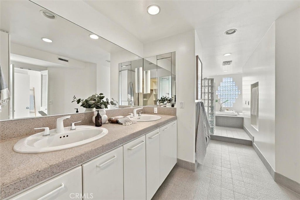17 16th Street, Hermosa Beach, CA 90254 17 16th Street, Hermosa Beach, CA 90254