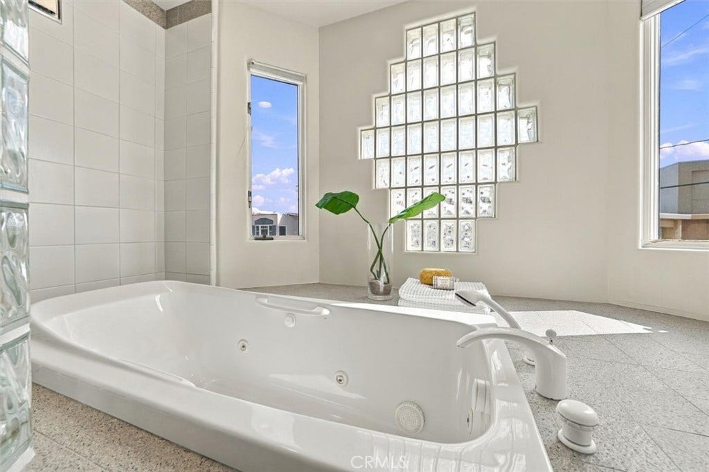 17 16th Street, Hermosa Beach, CA 90254 17 16th Street, Hermosa Beach, CA 90254