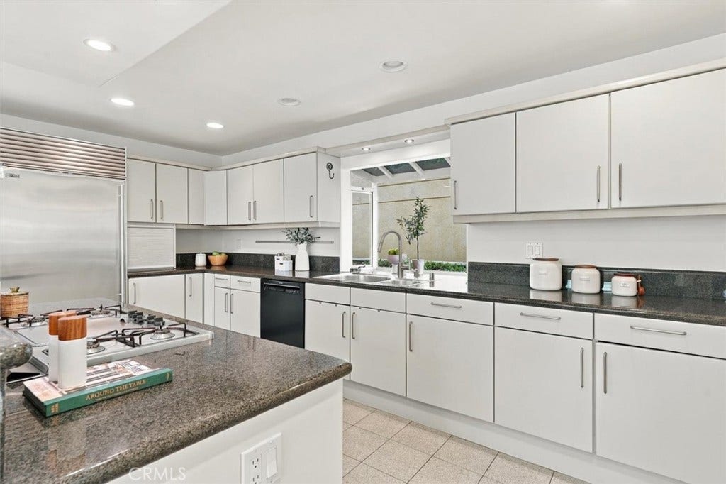 17 16th Street, Hermosa Beach, CA 90254 17 16th Street, Hermosa Beach, CA 90254