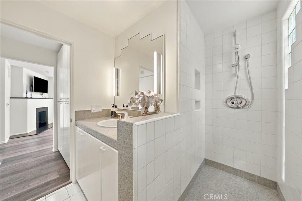 17 16th Street, Hermosa Beach, CA 90254 17 16th Street, Hermosa Beach, CA 90254