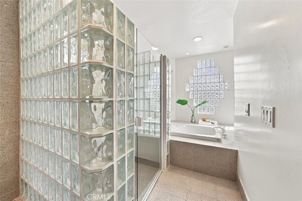 17 16th Street, Hermosa Beach, CA 90254 17 16th Street, Hermosa Beach, CA 90254