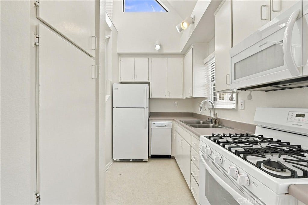17 16th Street, Hermosa Beach, CA 90254 17 16th Street, Hermosa Beach, CA 90254
