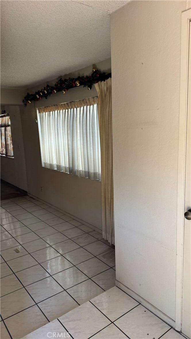 Entry way with closet