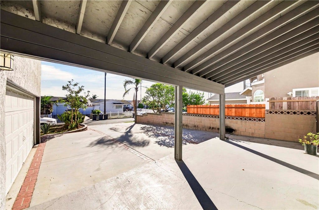 24213 Seagrove, Carson, CA 90745 Front porch