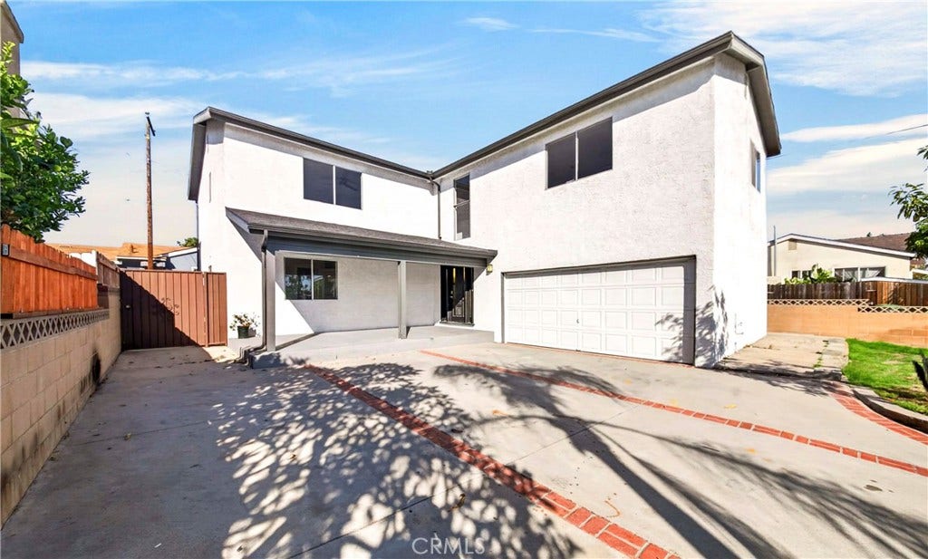 24213 Seagrove, Carson, CA 90745 Driveway & Garage