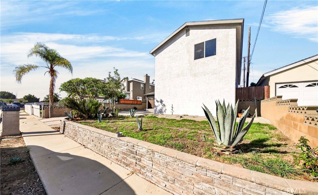 24213 Seagrove, Carson, CA 90745 24213 Seagrove, Carson, CA 90745