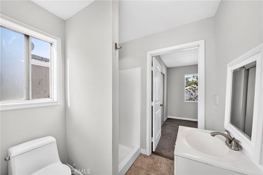 24213 Seagrove, Carson, CA 90745 Jack and Jill bathroom
