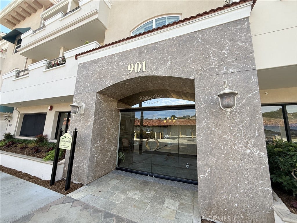 901 Deep Valley, #309, Rolling Hills Estates, CA 90274 Luxury Entrance