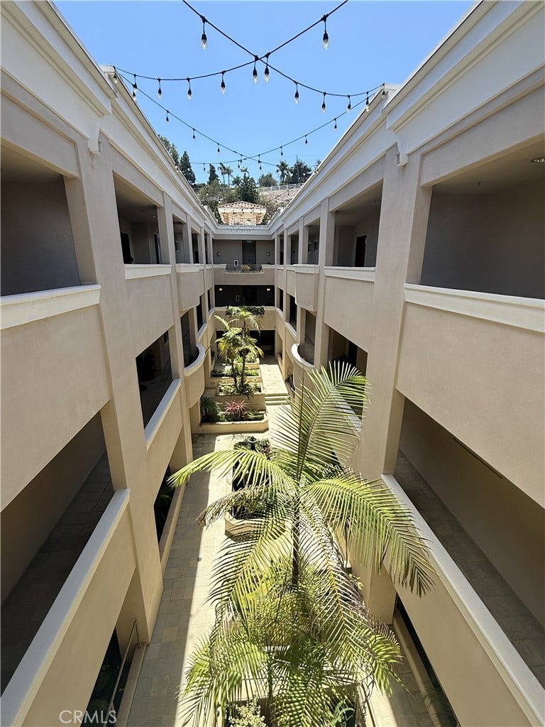 901 Deep Valley, #309, Rolling Hills Estates, CA 90274 Courtyard