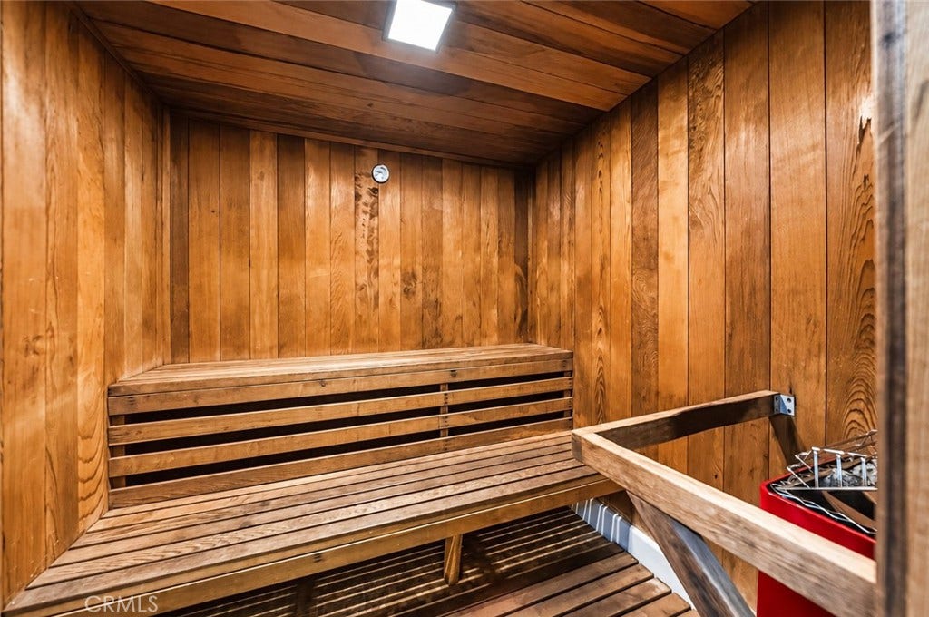 his & her saunas in the community area