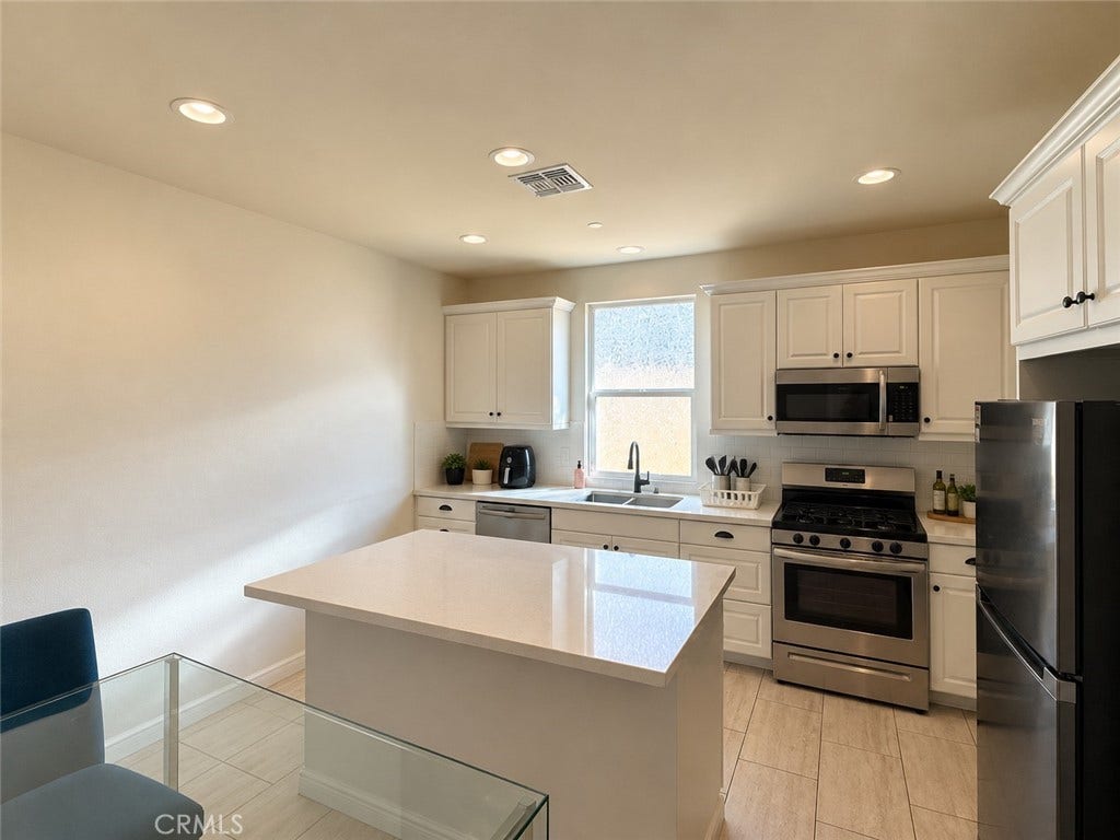7426 Del Rio Vista, Yucca Valley, CA 92284 Kitchen Original