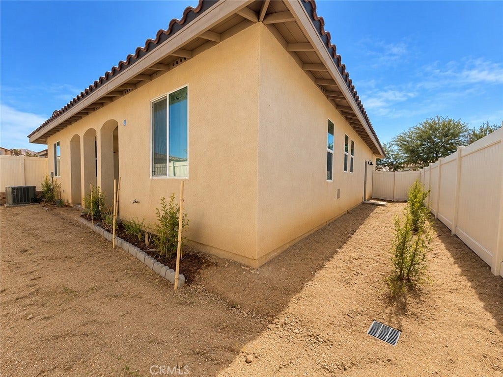 7426 Del Rio Vista, Yucca Valley, CA 92284 Backyard Original