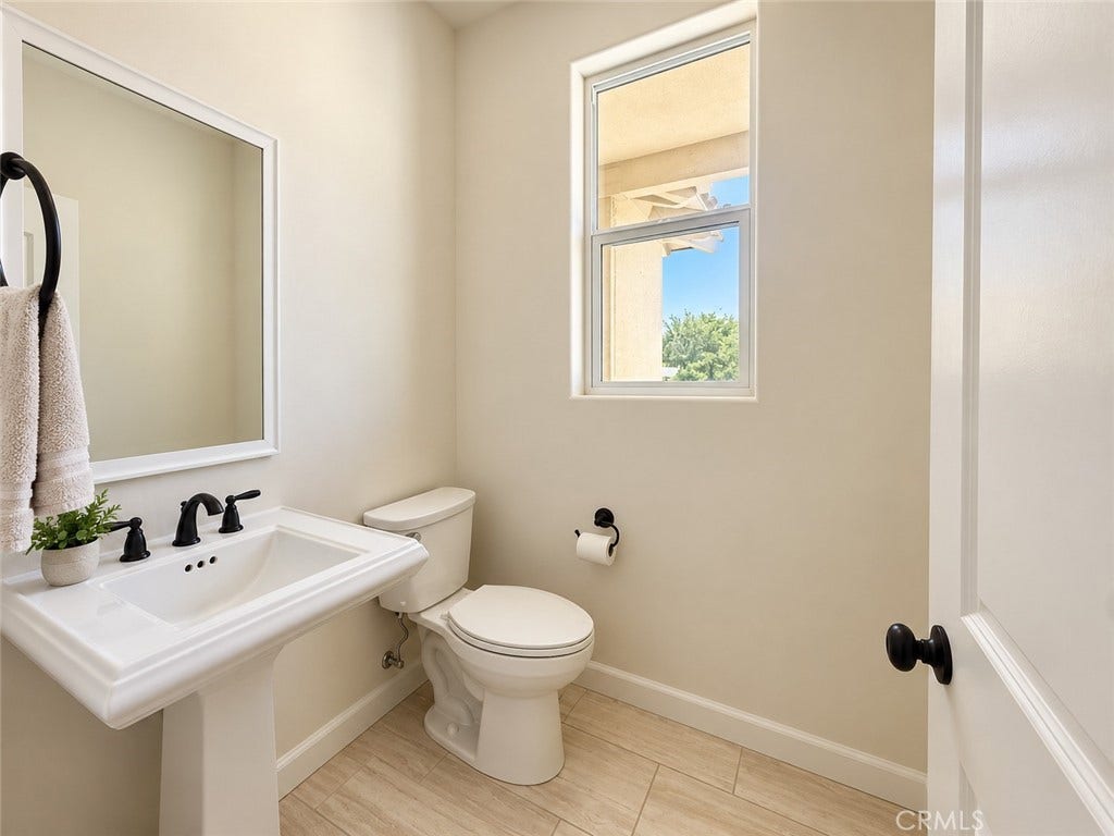 7426 Del Rio Vista, Yucca Valley, CA 92284 Powder Room Virtual