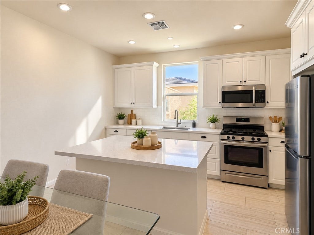7426 Del Rio Vista, Yucca Valley, CA 92284 Virtual Kitchen