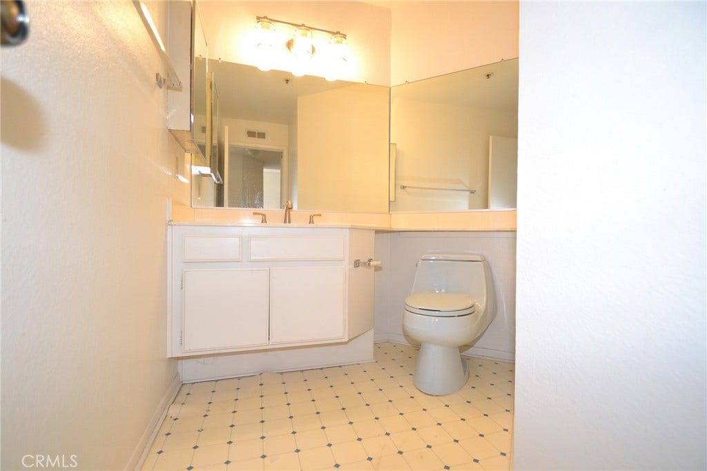 2571 Plaza Del Amo, #305, Torrance, CA 90503