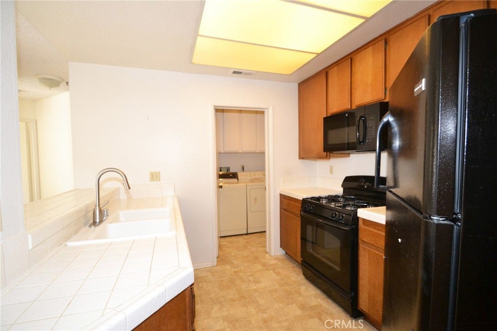 2571 Plaza Del Amo, #305, Torrance, CA 90503