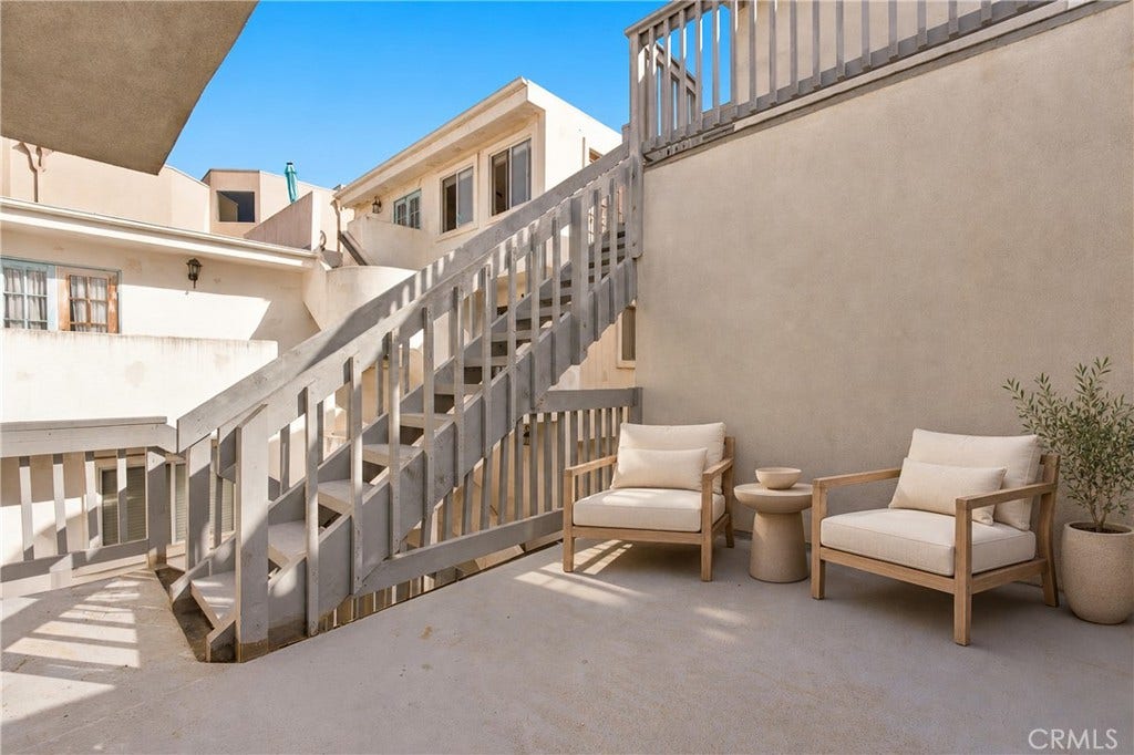 334 Palm Drive, Hermosa Beach, CA 90254 Virtually Staged