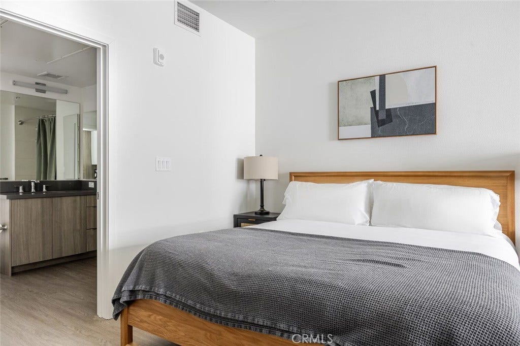 511 S Harbor, #812, San Pedro, CA 90731