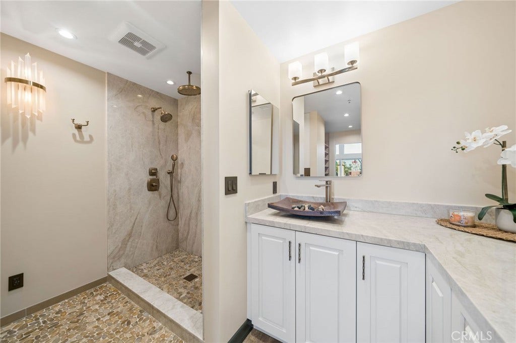 2563 Plaza Del Amo, #404, Torrance, CA 90503 Guest bathroom